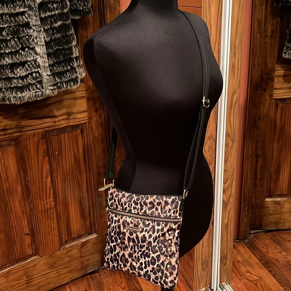 NWOT Victoria’s Secret Leopard Print Bag & Wallet Set - Picture 4 of 15